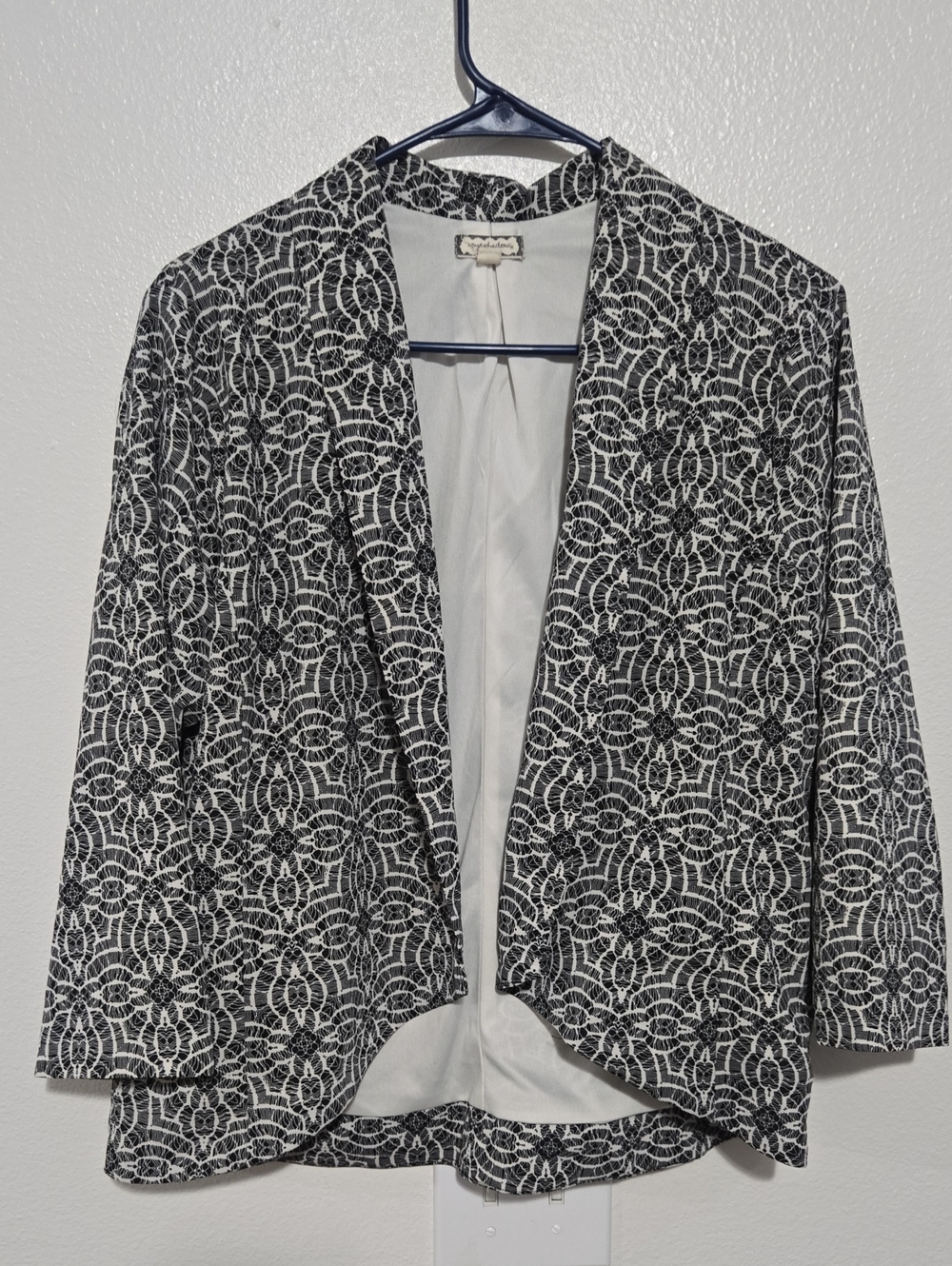 Eyeshadow Black & White Lace-Pattern Open Front Blazer